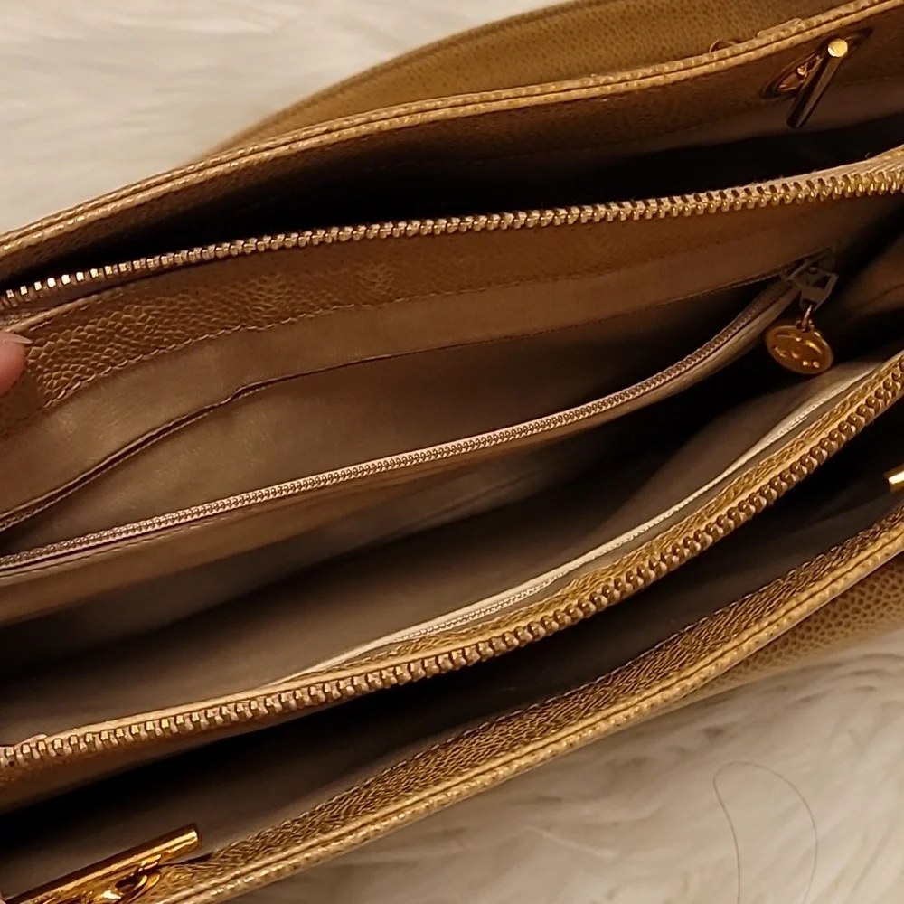 Vintage Chanel Shoulder Bag - Picture 5 of 15
